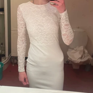 Studentklänning  - Aldrig använd. Köpt på Sellpy!