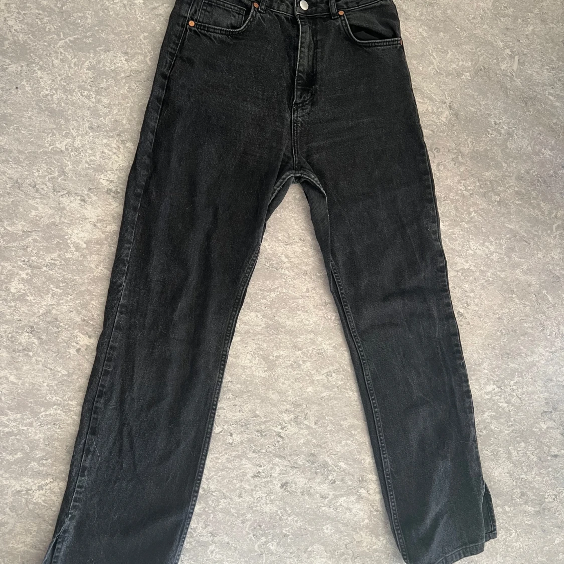 Svarta straight jeans