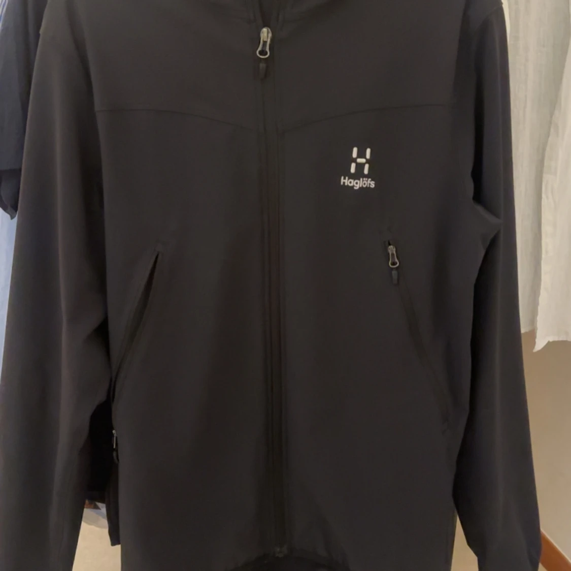 Svart jacka från Haglöfs