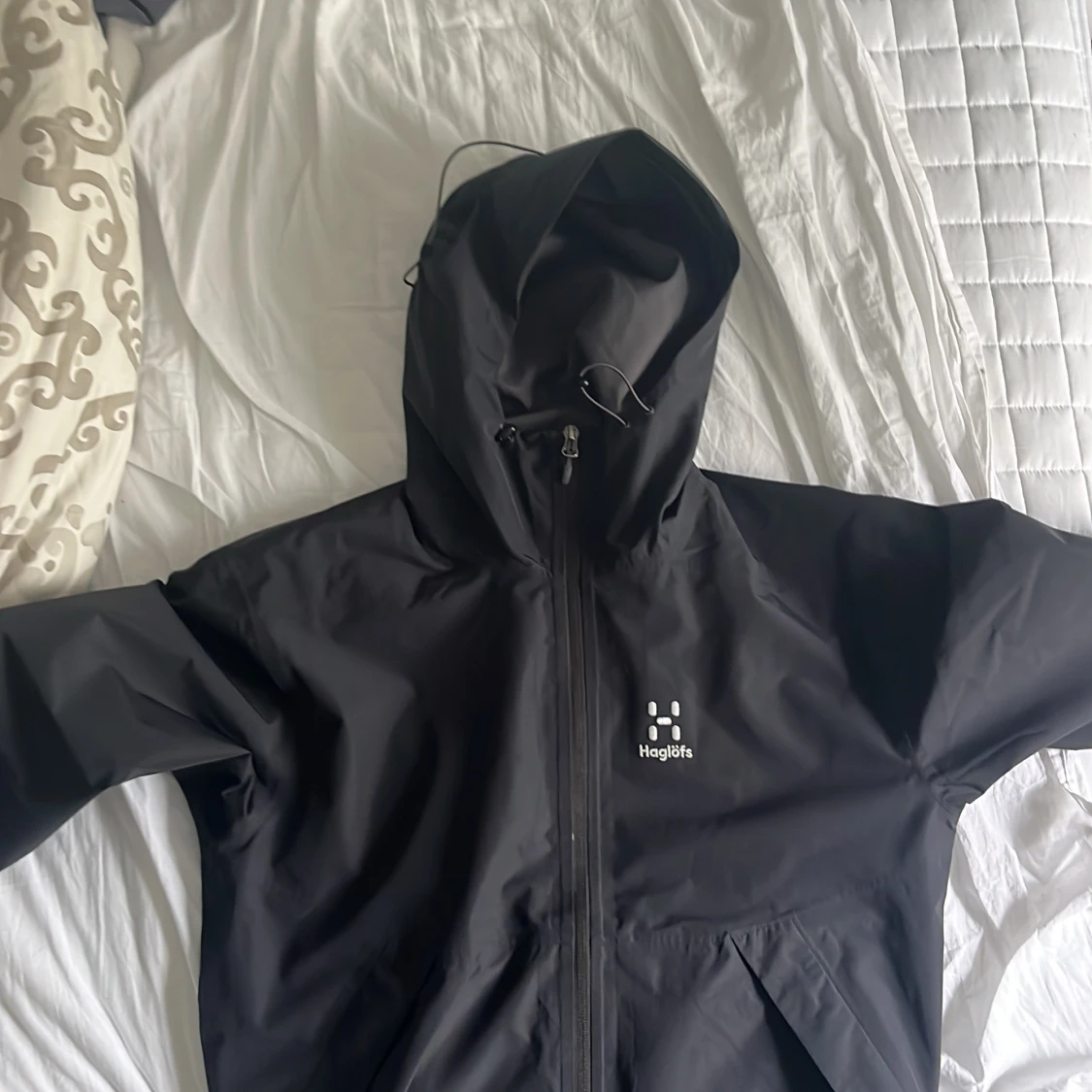 Svart skaljacka från Haglöfs med huva - 2