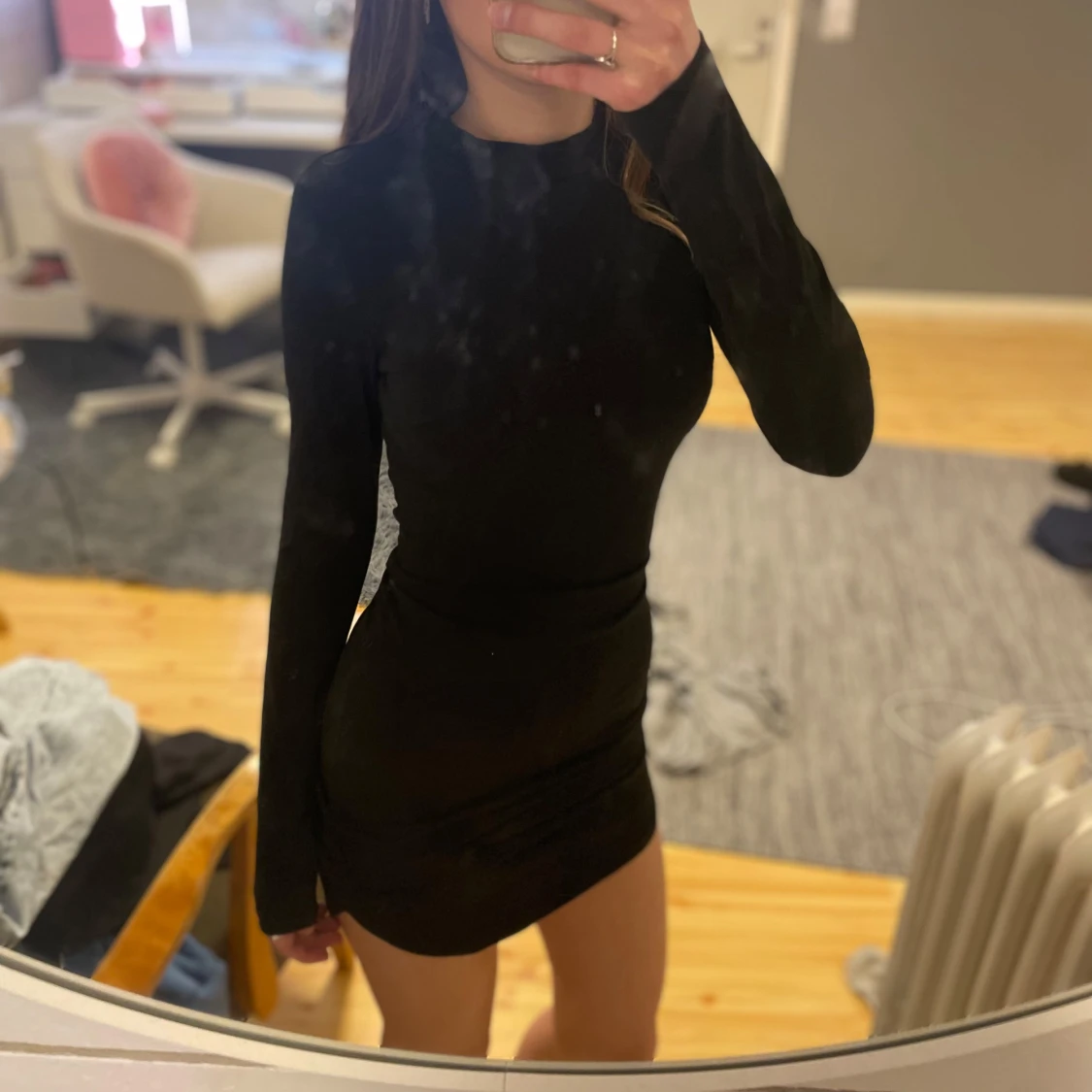 Svart långärmad tight klänning