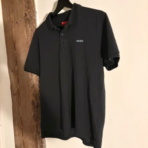 Hugo Boss piké - Säljer en fräsch och mycket fin Hugo boss pike! Storlek S och perfekt till sommaren! Hör av er vid frågor!