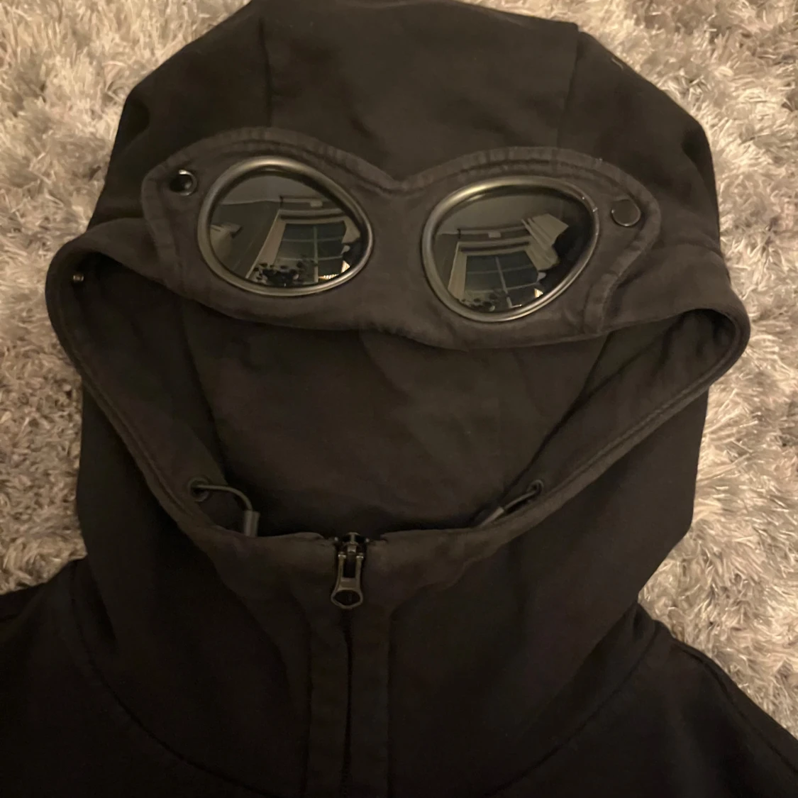 Svart hoodie med glasögon från C.P. Company - 1