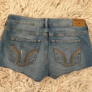 Lågmidjade Hollister jeansshorts - Se profil för flera shorts! Midja rakt över: ca 38 cm💞