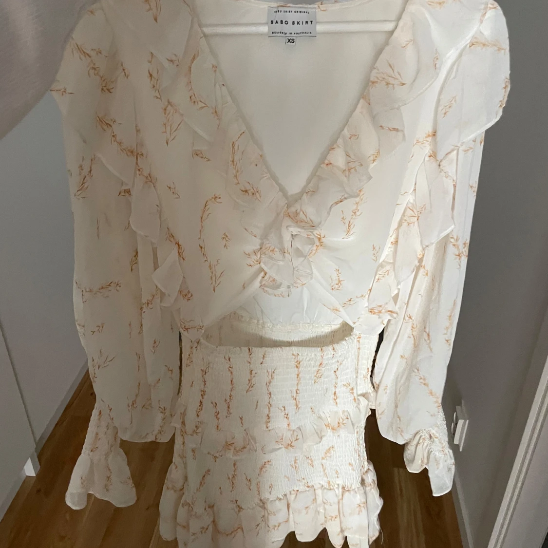 Klänning med volanger  - 1