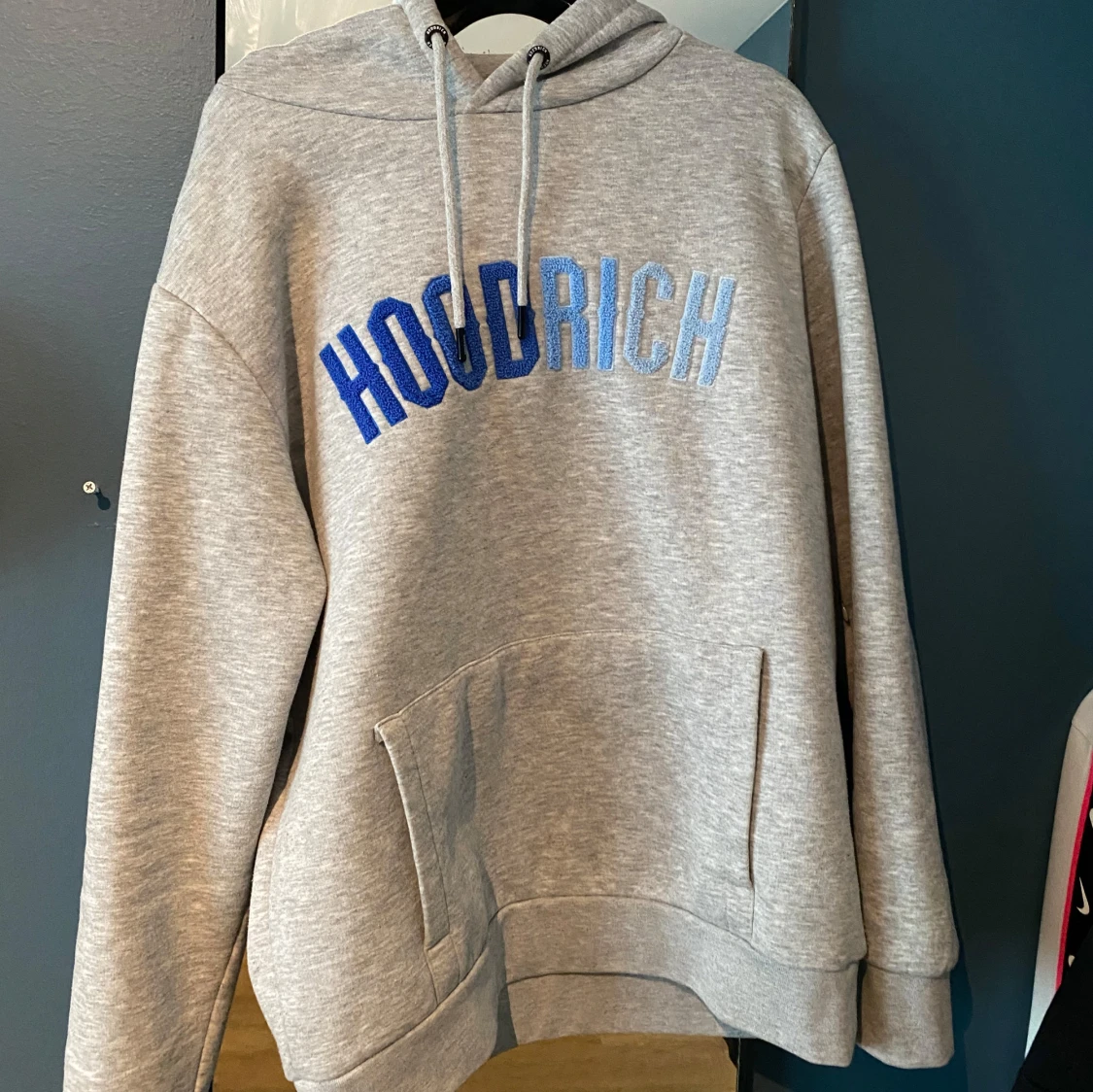 Grå hoodie från Hoodrich