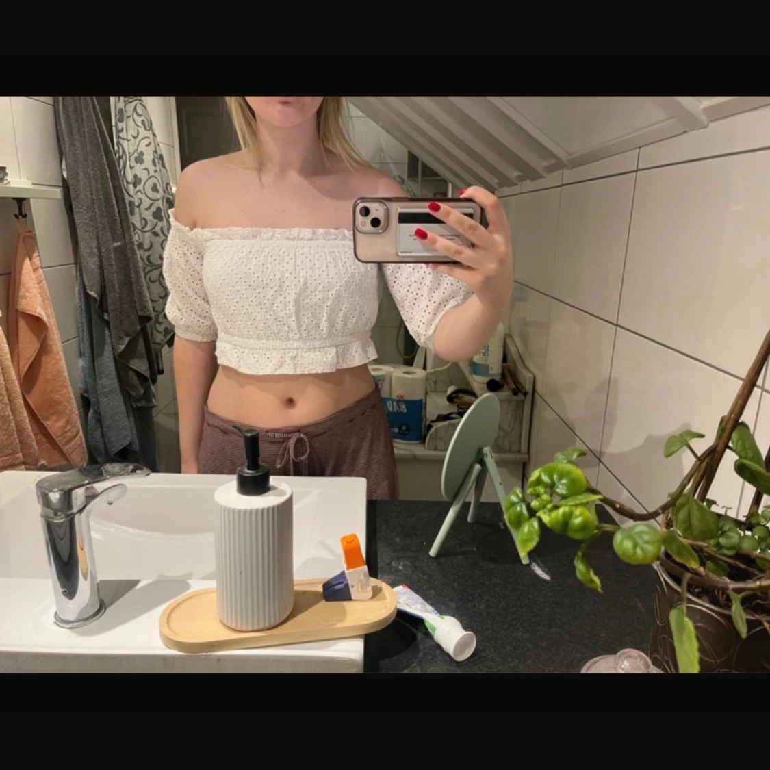 Vit offshoulder croppad blus