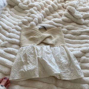 Zara topp Slusåld - Går inte att köpa mera o har nästintill aldrig använd. Supergullig nu till sommaren 