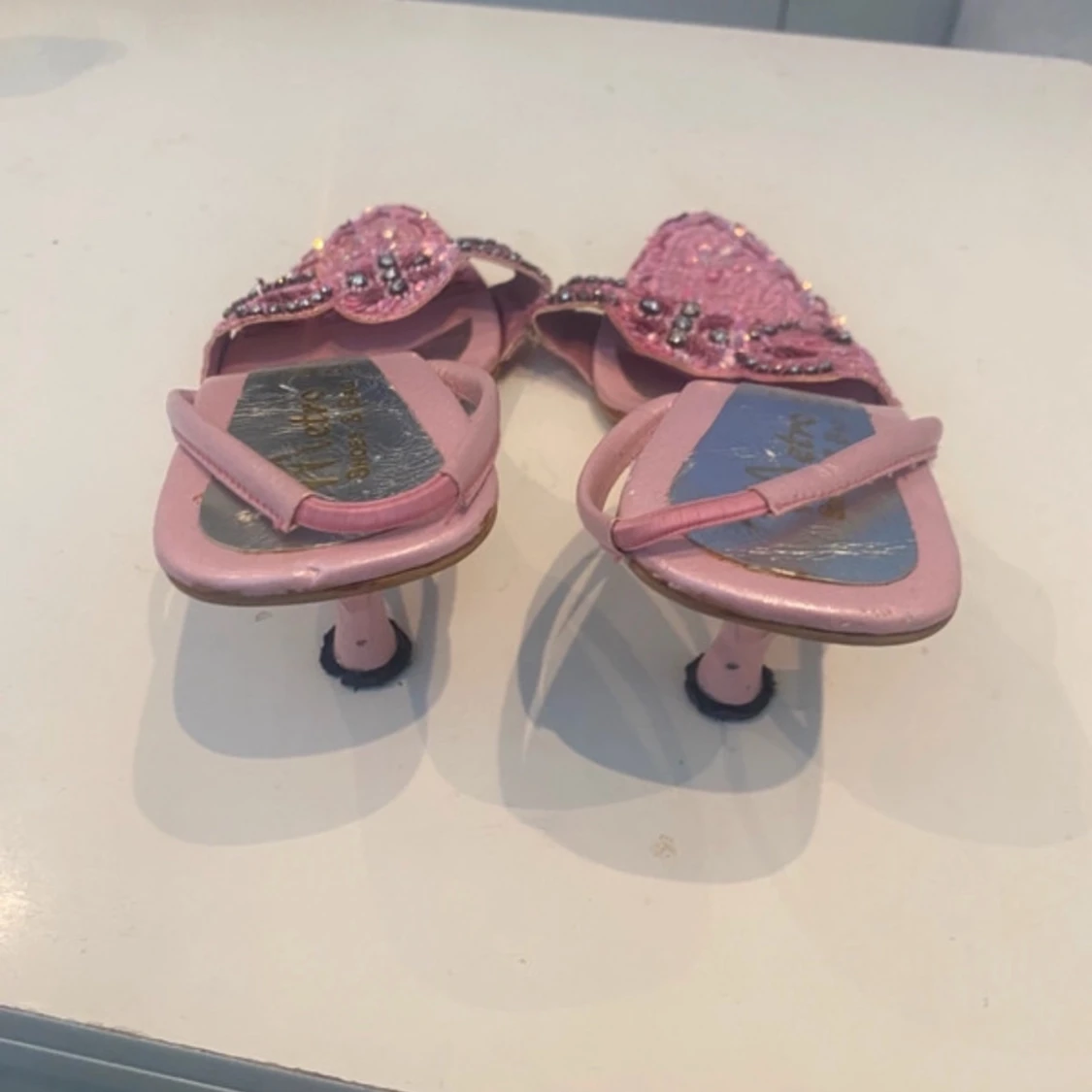 Rosa kitten heels med klack och pärldetaljer y2k - 1