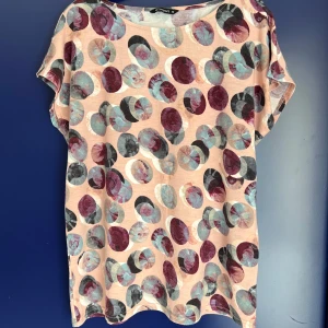 Mönstrad topp från Greenpoint - Sparsamt använd och i mycket bra skick! Storlek 42🙌🙌🥰