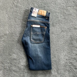 Helt nya Nudie jeans  - Nudie jeans | Skick 10/10 | Size - 29/28 | Fraktar via postNord eller instabox på köparens bekostnad | Hör av dig vid minsta frågor eller funderingar // LuxeCloset