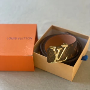 Helt nytt bälte! - Säljer helt nytt bälte med lyxigt guldspänne för endast 450🤩🤩🤩