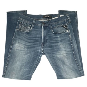 Blå jeans från Replay - Snygga blå jeans från Replay i bra skick! Mitt pris 449 men kan diskuteras. Skriv vid behov av fler bilder eller minsta fundering!
