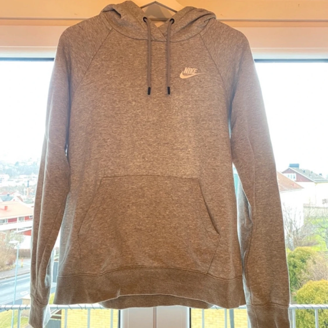 Grå hoodie och byxor från Nike - 1