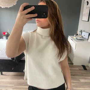 Vit ärmlös polotröja från Cream - Helt ny tröja från cream💓 Oanvänd med lappen kvar🙌