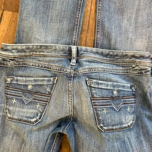Vintage jeans diesel - Så snygga vintage diesel jeans! 💗 suuuper långa!! Midjemått: 38 cm Innebenslängd: 88cm 