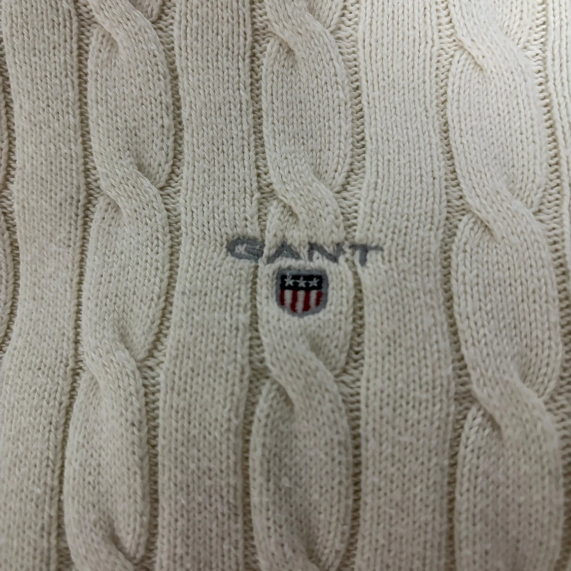 Beige stickad tröja från GANT - 1