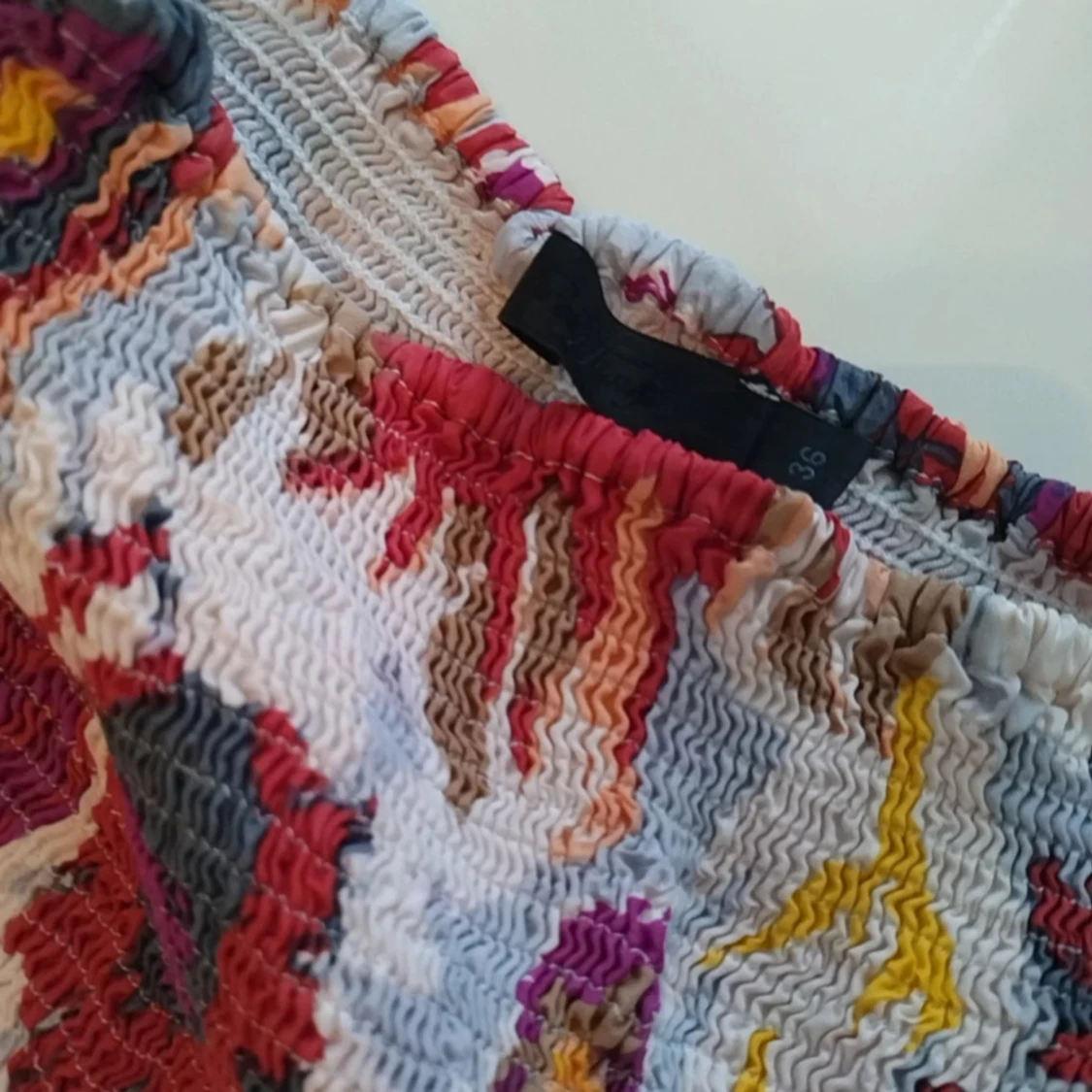 Blommig axelbandslös sidenklänning fr. Twist & Tango - 3