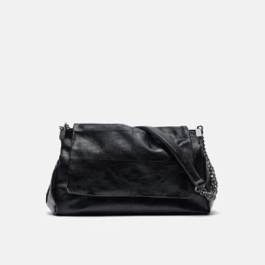 Väska - Fin väska från Zara som inte kmr till användning längre! 💗