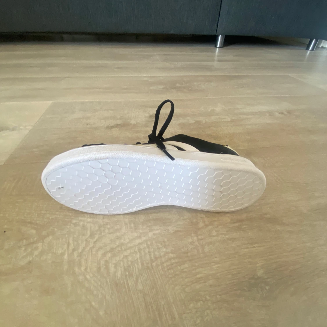 Svarta och vita sneakers från Adidas - 2