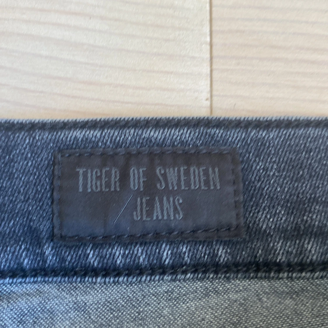 Grå jeans från Tiger of Sweden - 3