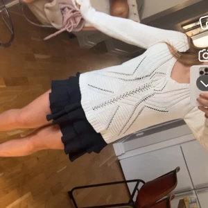 Vit stickad tröja  - Mysig tröja och pris kan diskuteras 