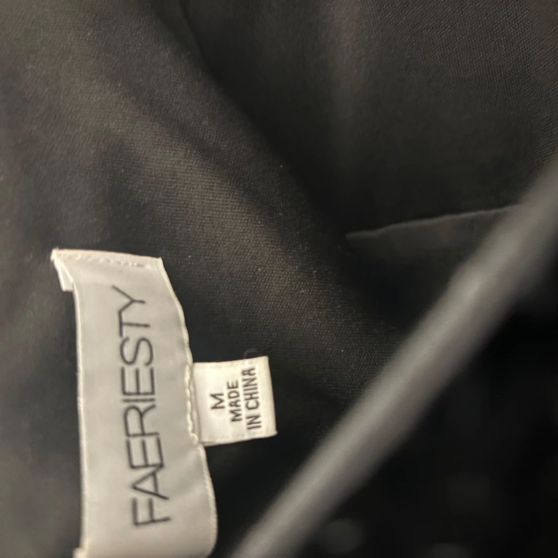 Svart glittrig balklänning från Faeriesty - 2