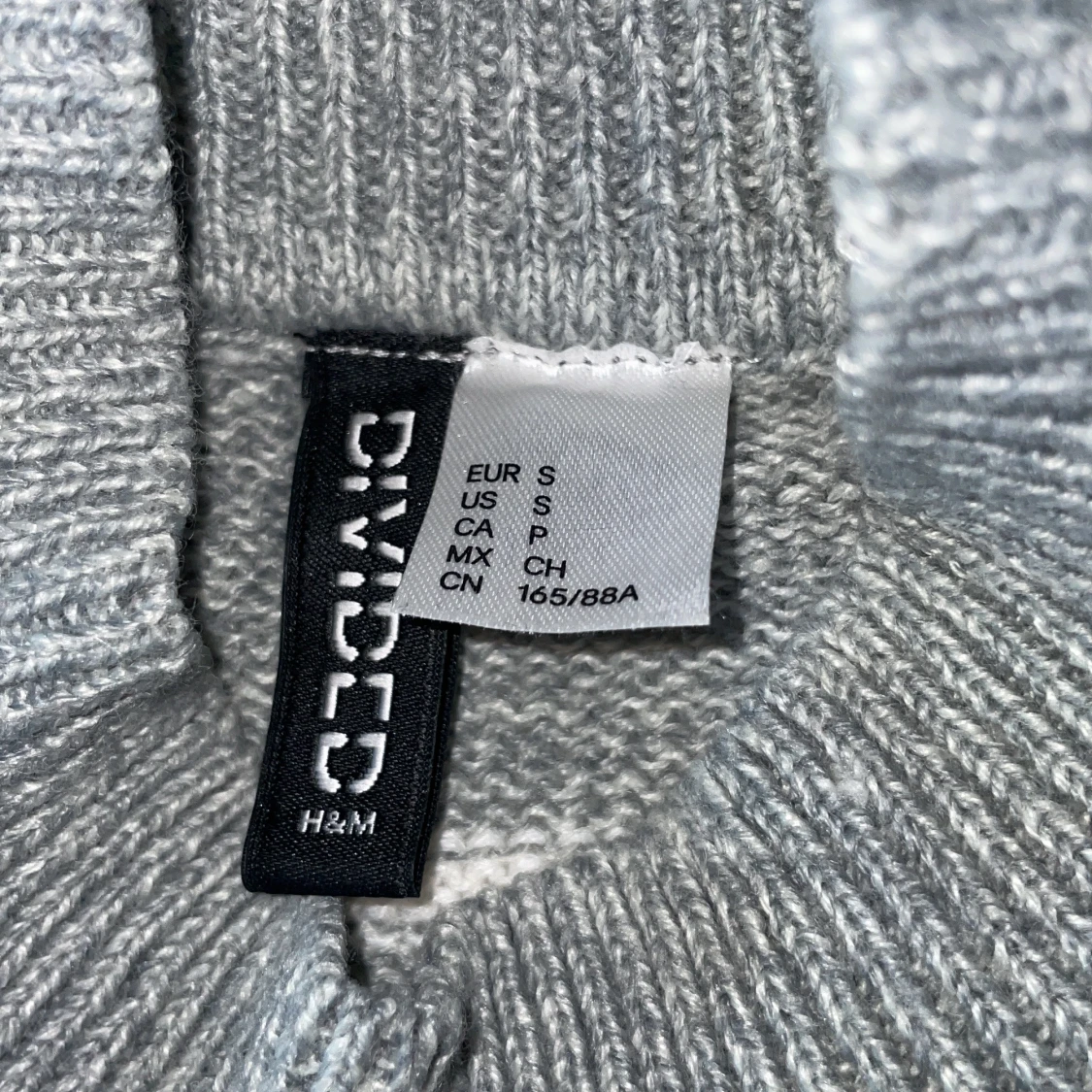 Grå och vit randig tröja från H&M Divided - 2
