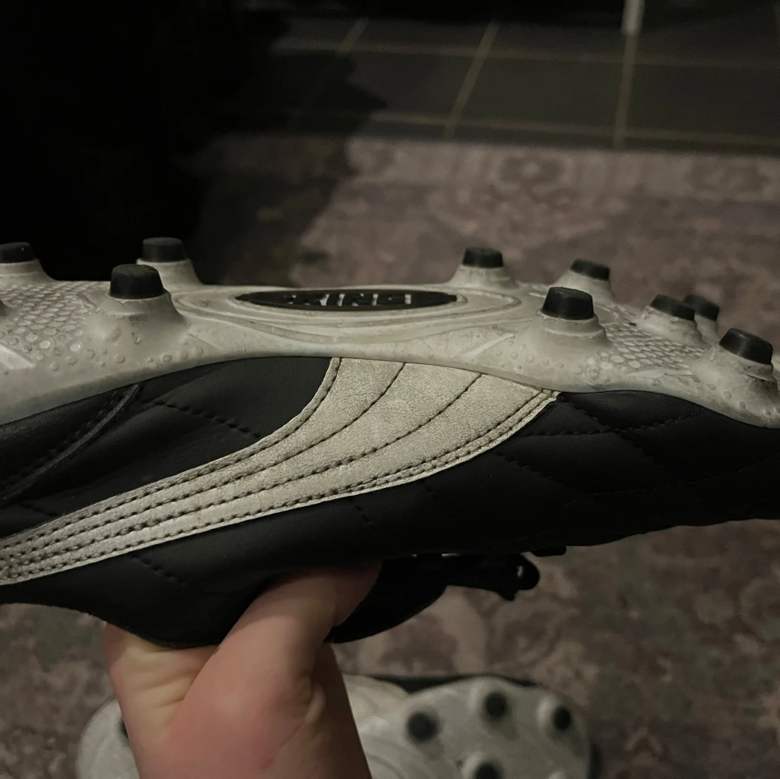 Svarta fotbollsskor Puma King