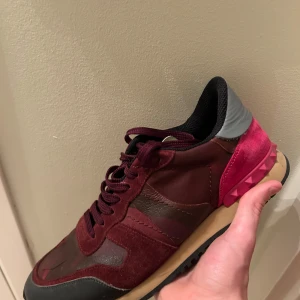 Valentino Rockrunner - Ett par tvär feta valentino rockrunners, i bra kondition, sparsamt använda. Pris kan diskuteras!