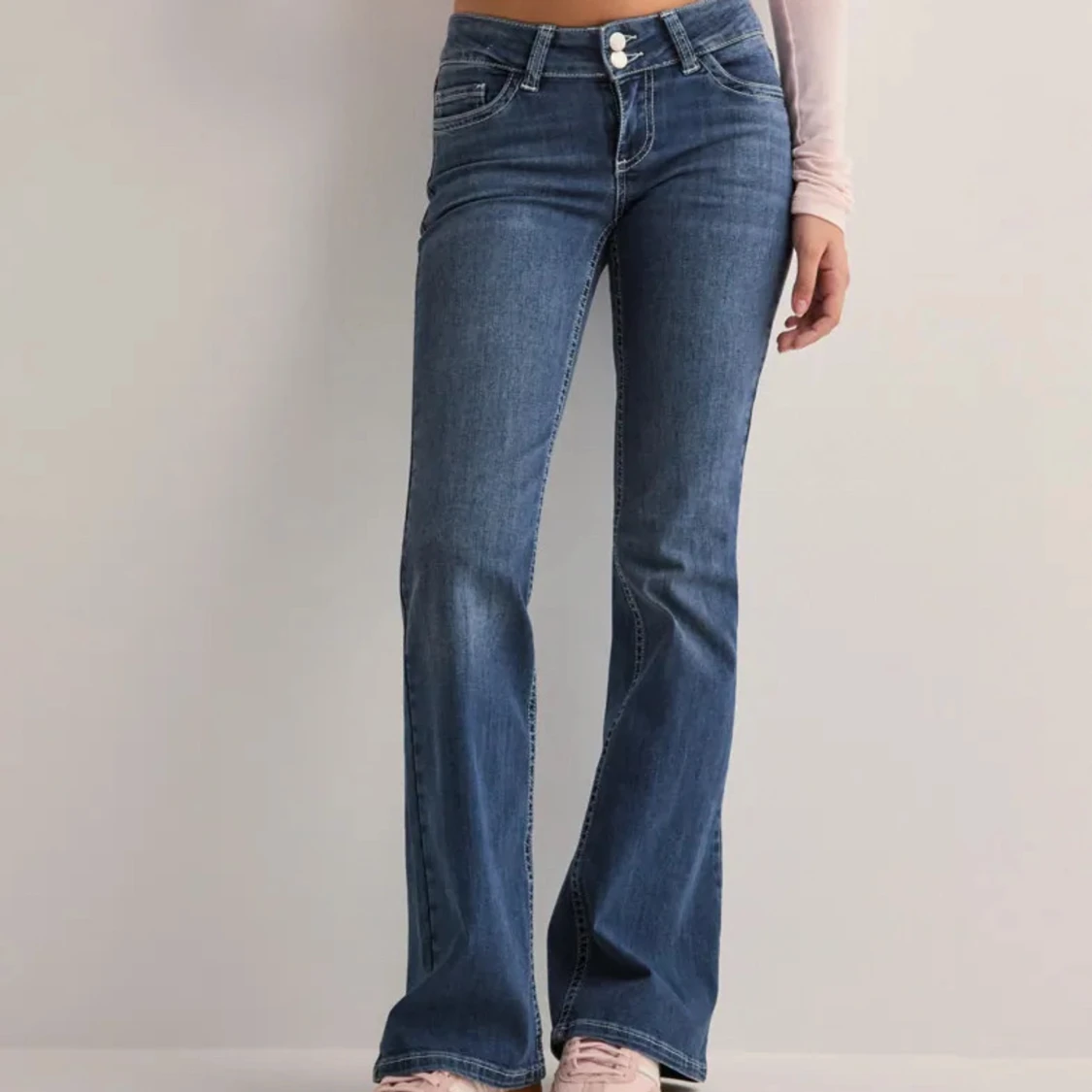 Blå bootcut jeans
