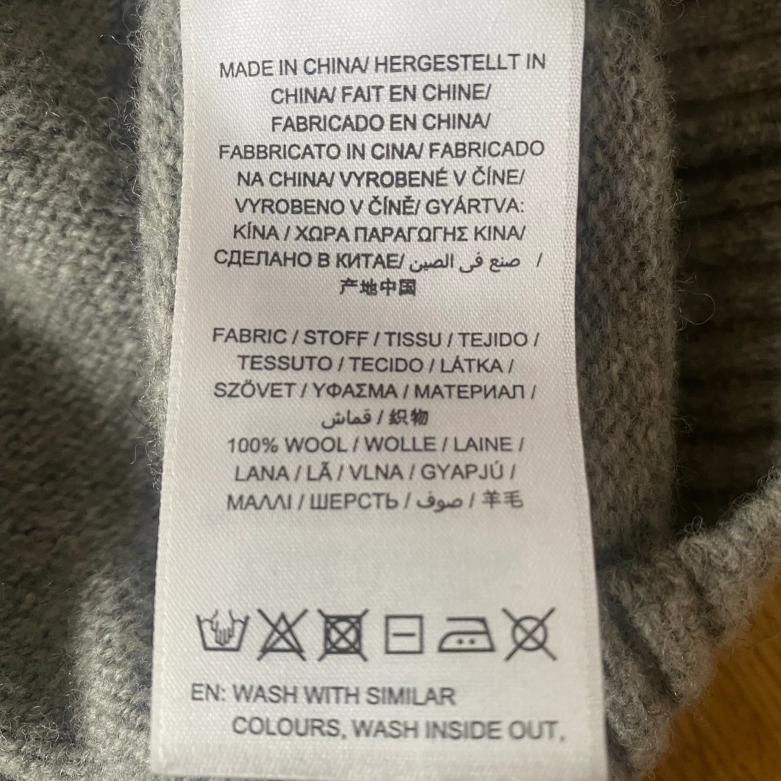 Ny grå stickad tröja i 100% ull från Gant i strl S - 3