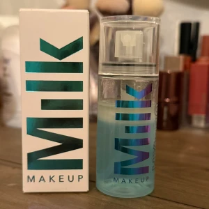 Milk Grip setting spray - Säljer pga inget för mig. Köptes förra månaden. 