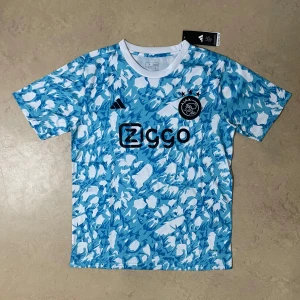Ajax tröja - Säljer denna stiliga Ajax tröja för 329kr hör av er om ni är intresserade!