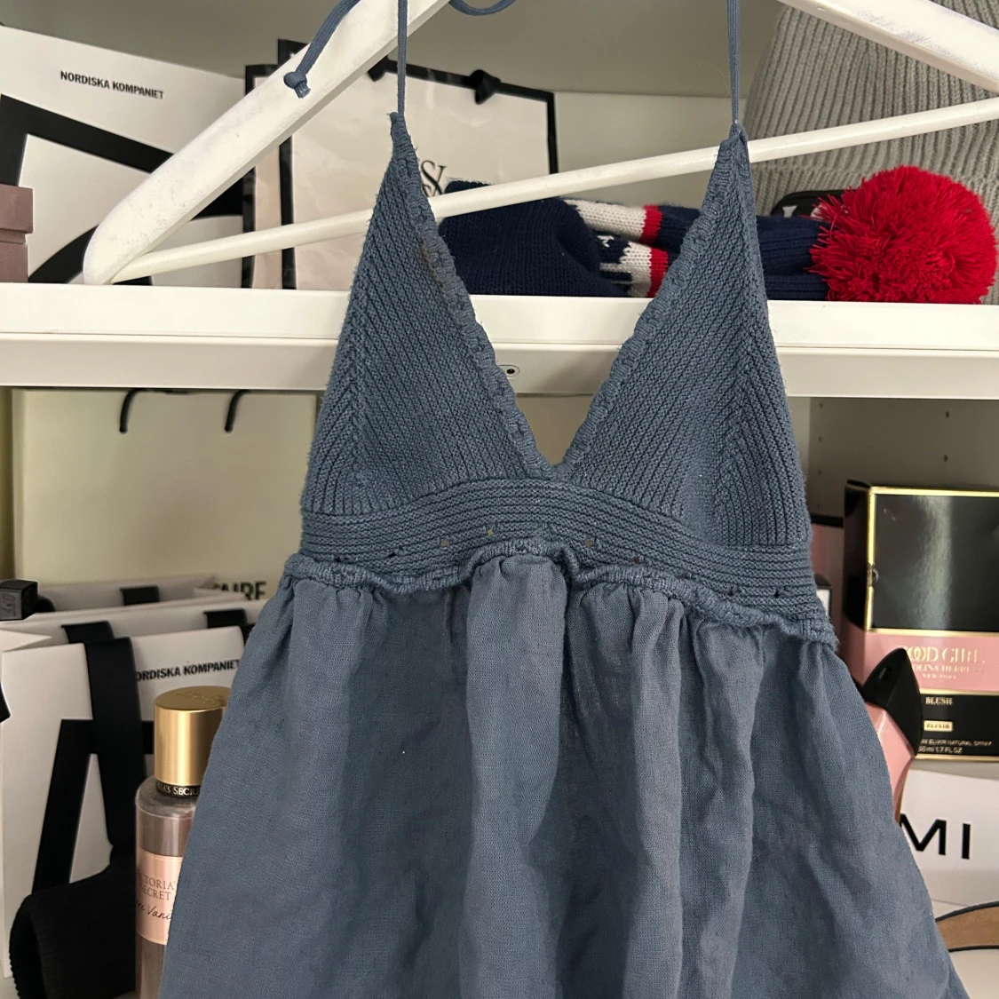 Blå stickad linnetopp från Subdued