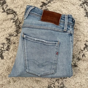 Replay Anbass jeans - Säljer dessa Replay jeans i modellen Anbass! | Skick 9/10 | Nypris +1800kr, säljer endast för 399kr | Hör av dig vid frågor!