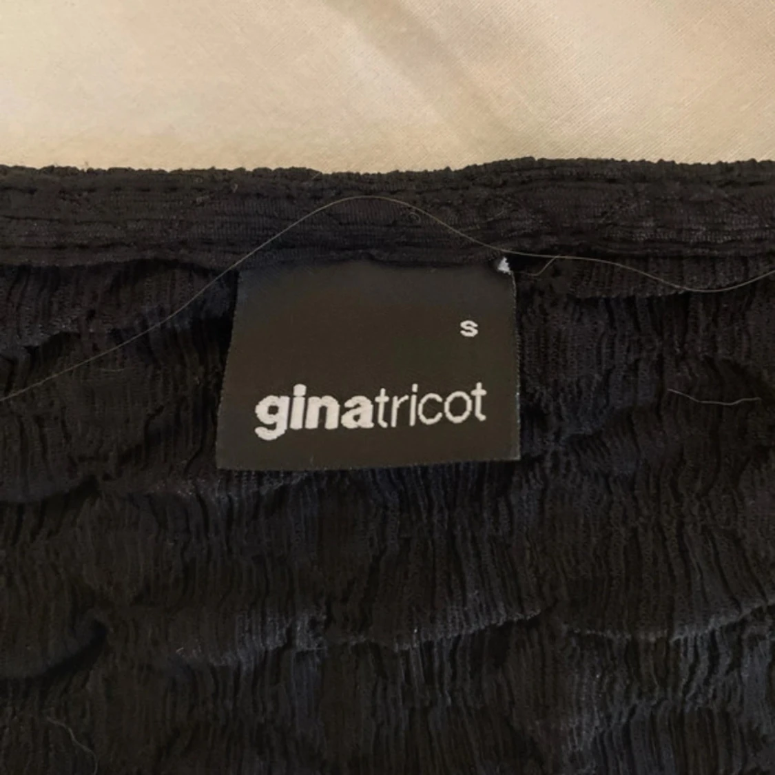 Svart blus med knytning från Gina Tricot - 2