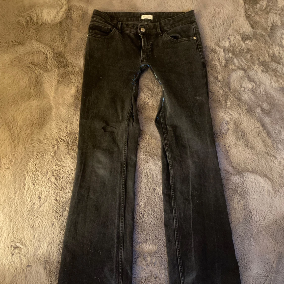 Svarta bootcut jeans från Lindex