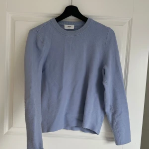 Tröja Vila - En skön tröja ifrån Vila nypris 500, använt 2 gånger har en fläck som inte är så synlig, på framsidan 