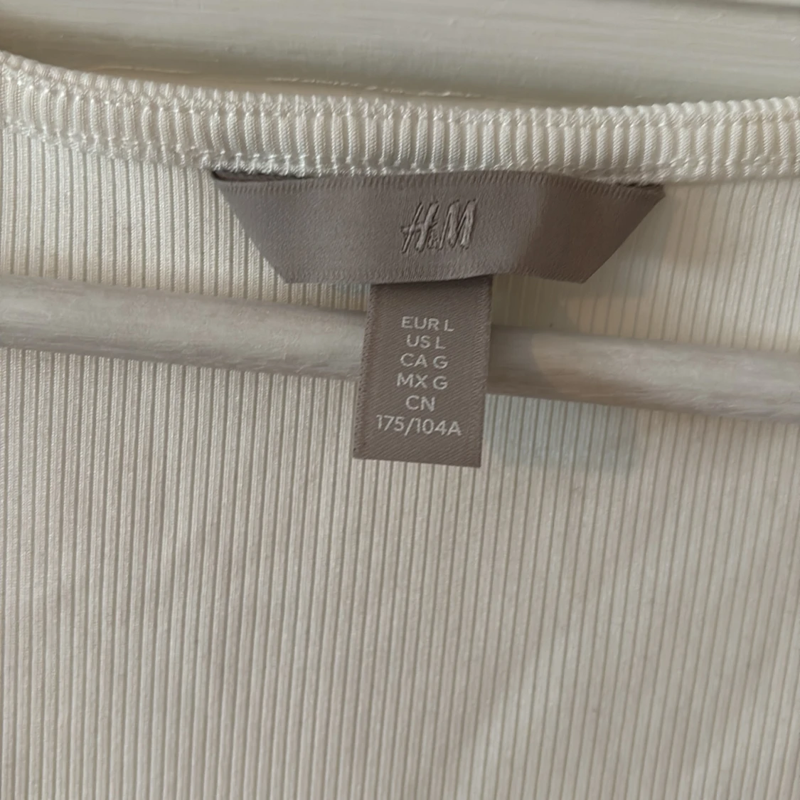 Vit ribbad topp från H&M - 2