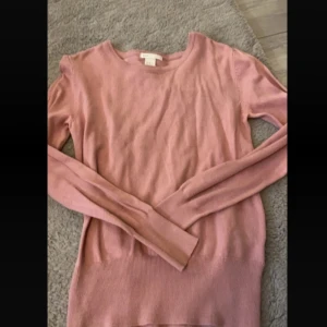 Snygg rosa tröja - Jätte fin o mysig