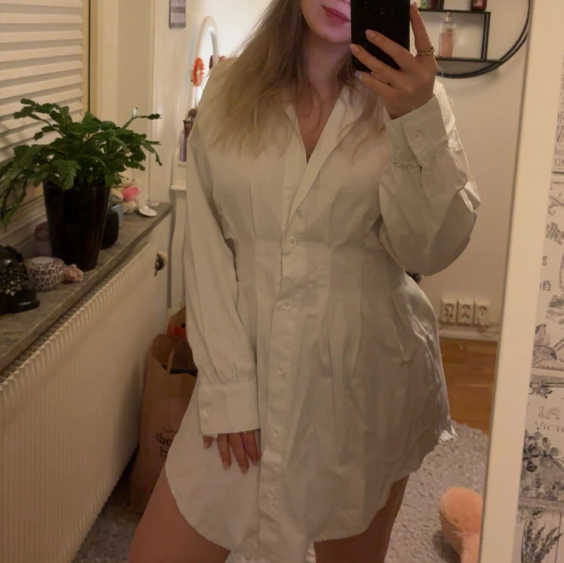 Vit skjortklänning från Boohoo