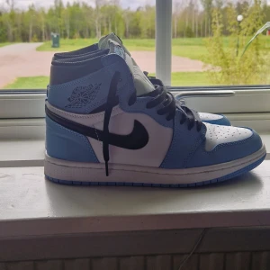 Air jordan 1 university blue - Ingen starloss mycket fint skick använda 2 gånger skriv för mer info.