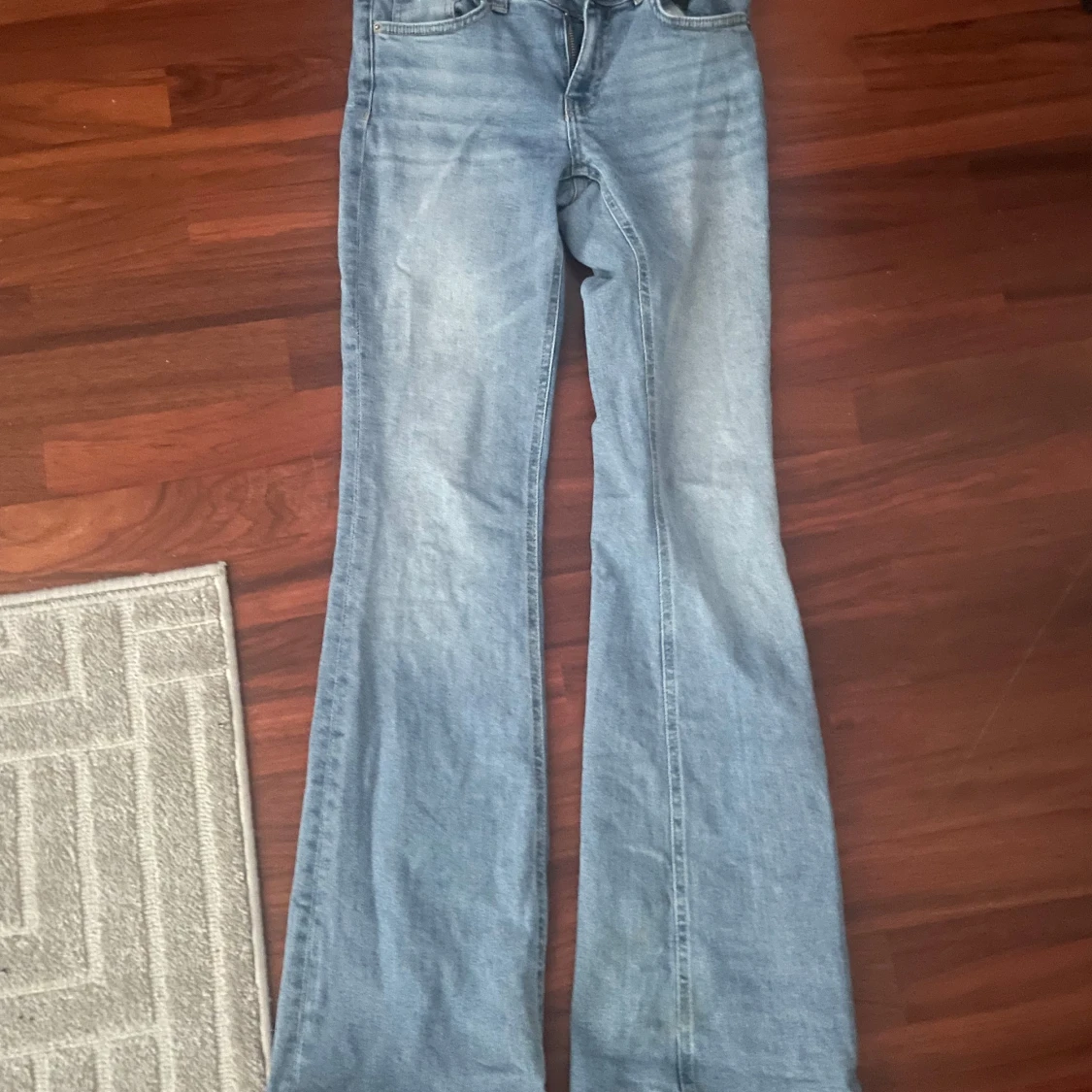 Ljusblå bootcut jeans från 157