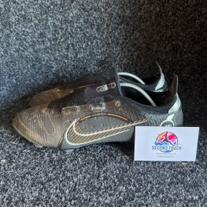 Nike mercurial - Modell: Nike Mercurial Vapor 14 Elite FG “Shadow” • ⚽️ Storlek: 42,5 • ⛳️ Underlag: FG (fast naturgräs) • ♻️ Skick: Använda, slitna i hälen men fortfarande spelbara