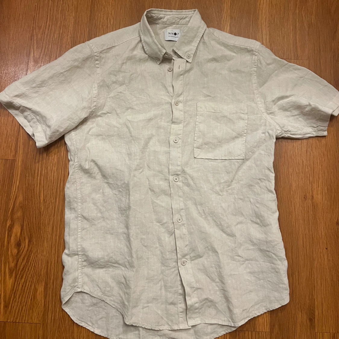 Beige linneskjorta från NN07