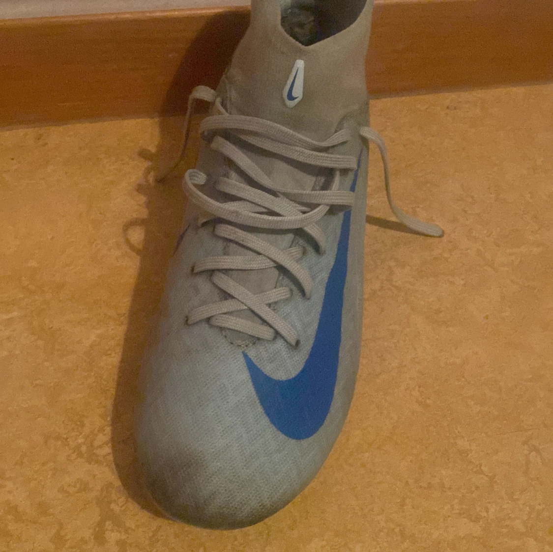 Nike fotbollsskor med blå detaljer - 2