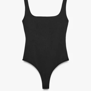 Svart body - Säljer min jättesnygga och populära body från Zara då den är för liten 💞💞aldrig använd 