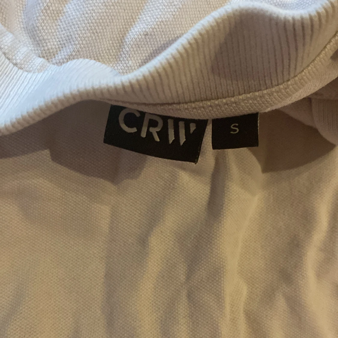 Vit piké t-shirt från CRW - 1