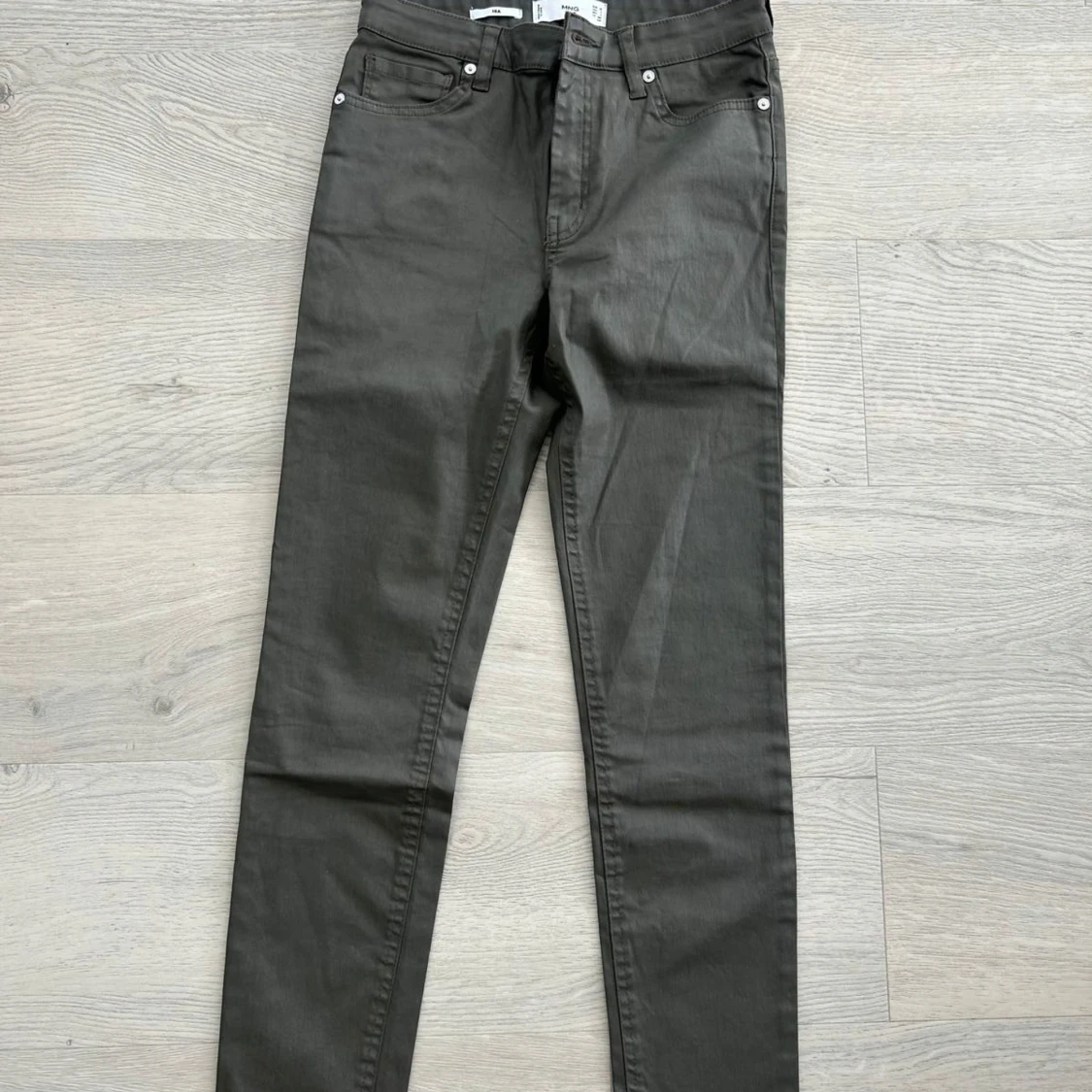 Mörkgrå skinny byxor från MNG Denim